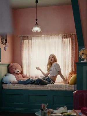 Image post by @elletaiwan on Instagram