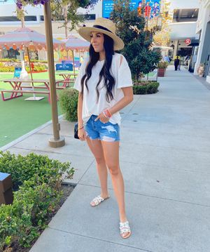Image post by @sabrinanoellee on Instagram