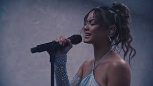 Video post by @ylonagarcia on YouTube