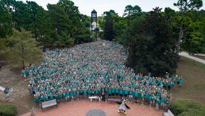 Image post by @UNCWAlumni on Twitter