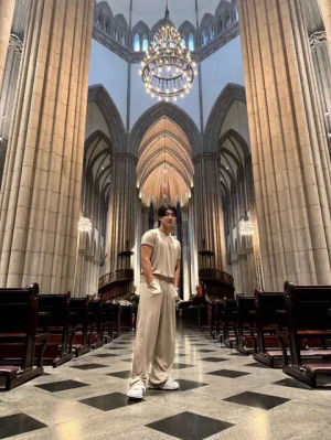 Image post by @livehooni on TikTok