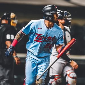 Image post by @twins on Instagram
