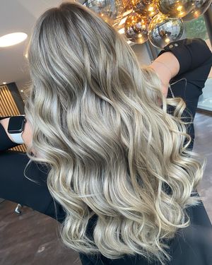 Image post by @enjoyhairstyling.aalen on Instagram