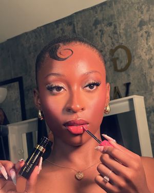 Image post by @tyasiarenaee on Instagram