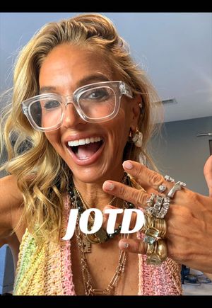 Video post by @shop.with.caroline on TikTok