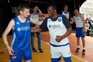Image post by @OTEuroleague on Twitter