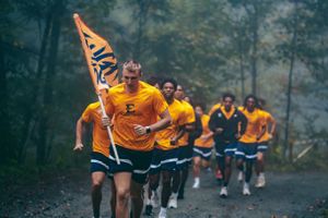Image post by @etsumensbasketball on Instagram