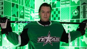 Image post by @txstarshockey on Instagram