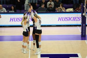 Image post by @uwvolleyball on Instagram