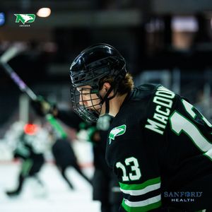 Image post by @undmhockey on Instagram
