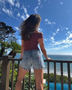 Image post by @cindycrawford on Instagram