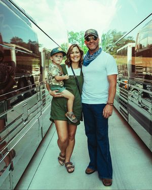 Image post by @drakewhitestomp on Instagram