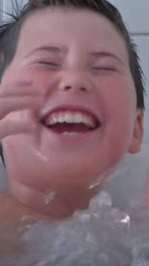 Video post by @EauThermaleAveneUSA on Facebook