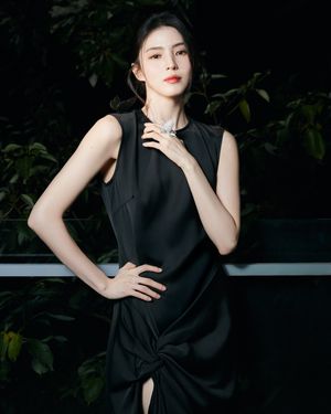Image post by @harpersbazaarkorea on Instagram