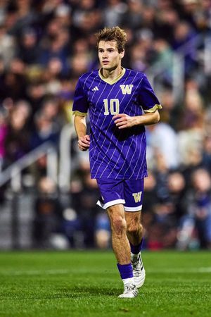 Image post by @UWAthletics on Twitter