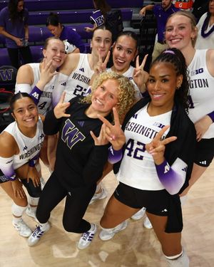 Image post by @uwvolleyball on Instagram