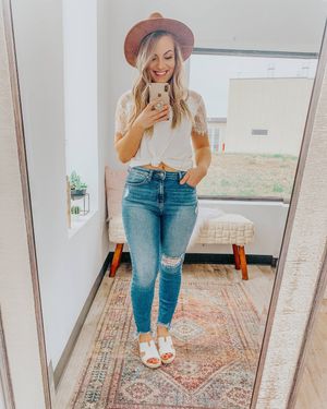 Image post by @shopfillyflair on Instagram