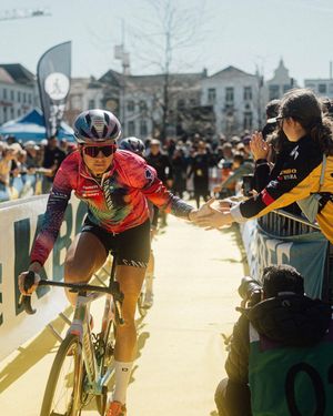 Image post by @wmncycling on Instagram