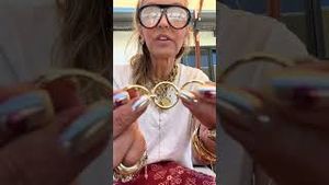 Video post by @shop.with.caroline on YouTube