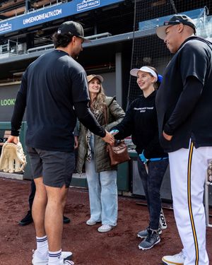 Image post by @saltlakebees on Instagram