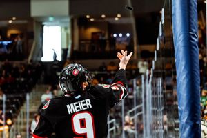 Image post by @SCSUHuskies_MH on Twitter