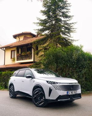 Image post by @peugeot on Instagram