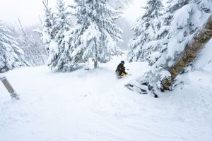 Image post by @mountsunapeeresort on Facebook