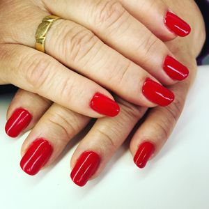 Image post by @nestanails on Instagram