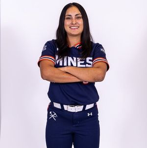 Image post by @MinesSoftball on Twitter