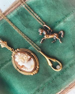 Image post by @maejeanvintage on Instagram
