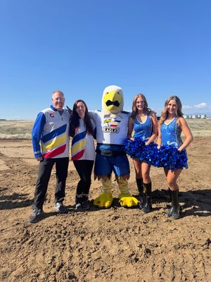 Image post by @coloradoeagleschicks on Instagram