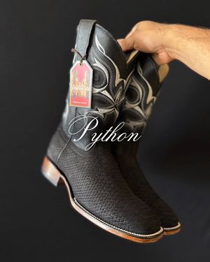 Image post by @RubioRanchwear on Facebook