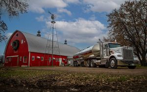 Image post by @inlandkenworthus on Instagram