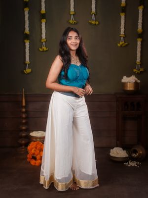 Image post by @shraddhaa_trends on Instagram