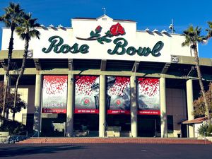 Image post by @rosebowlgame on Twitter