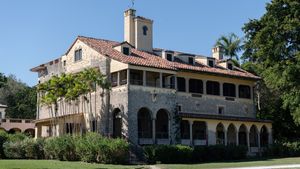 Image post by @deeringestate on Instagram
