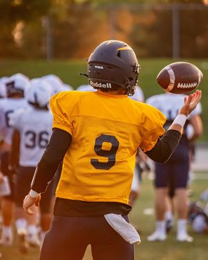Image post by @uwlancerfb on Instagram
