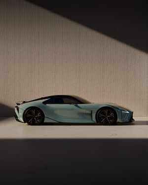 Image post by @discoverlexus on Instagram