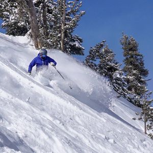 Image post by @uscskiandsnowboard on Instagram