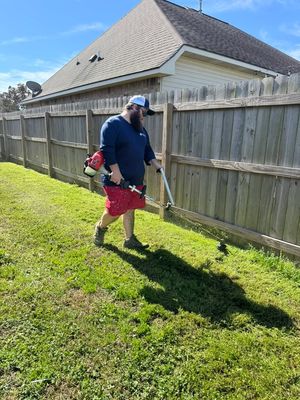 Image post by @RoyalMagnoliaLandscaping on Facebook