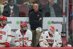 Image post by @du_hockey on Instagram