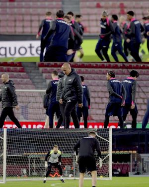 Image post by @azalkmaar on Instagram