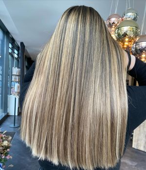 Image post by @enjoyhairstyling.aalen on Instagram