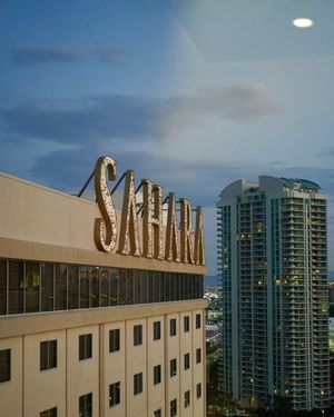 Image post by @saharalasvegas on Instagram