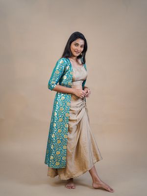 Image post by @shraddhaa_trends on Instagram
