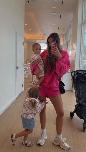 Video post by @sabrinanoellee on Instagram