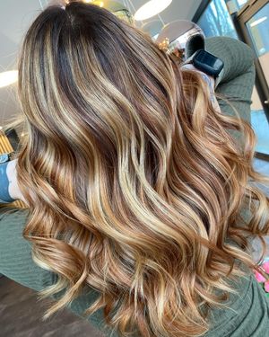 Image post by @enjoyhairstyling.aalen on Instagram