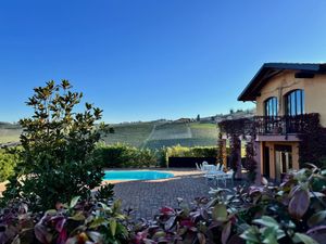 Image post by @villagarassino on Instagram