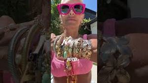 Video post by @shop.with.caroline on YouTube