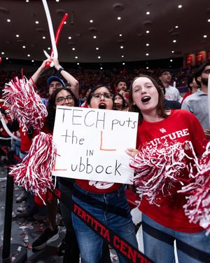 Image post by @UHCougars on Twitter